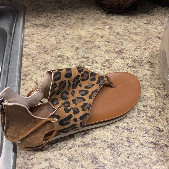 🦋🦋LAST 1🦋🦋Host Pick🦋LEOPARD SANDALS - Picture 3 of 3